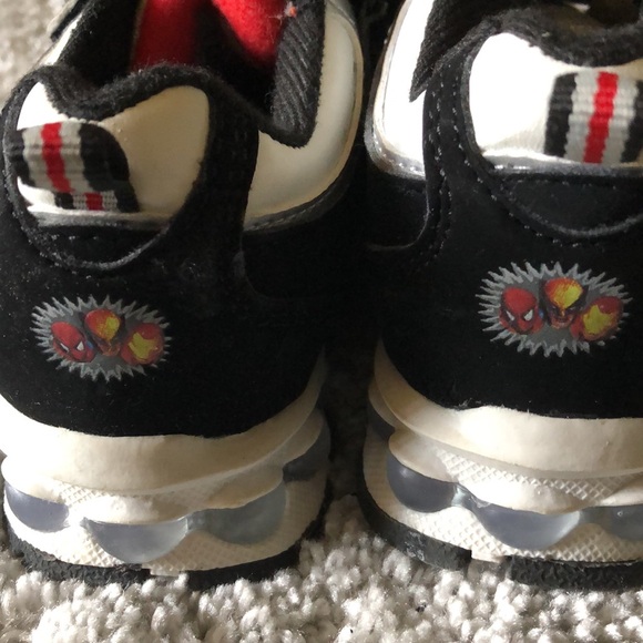 Shoes Marvel Heroes toddler boys new size 9M man made materials lights velcro - Picture 4 of 4